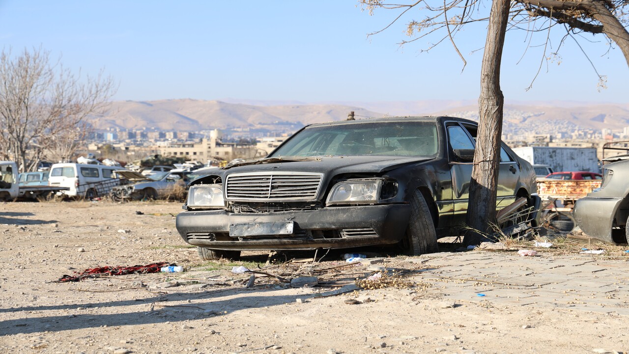 Foto - Esad rejiminin el koyduğu binlerce araç bakın ne halde bulundu!