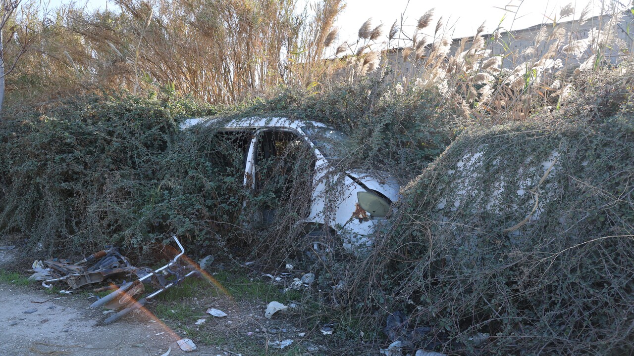Foto - Esad rejiminin el koyduğu binlerce araç bakın ne halde bulundu!