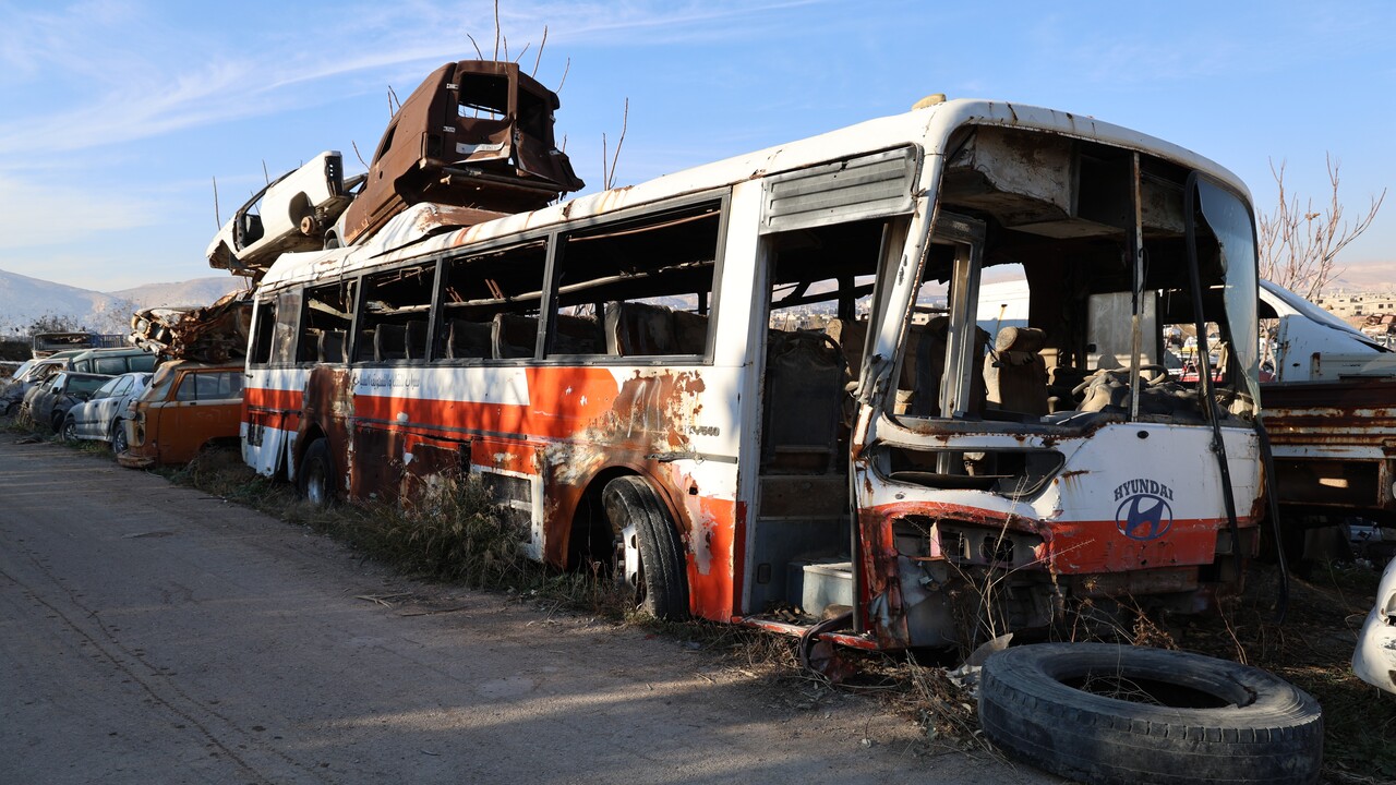 Foto - Esad rejiminin el koyduğu binlerce araç bakın ne halde bulundu!