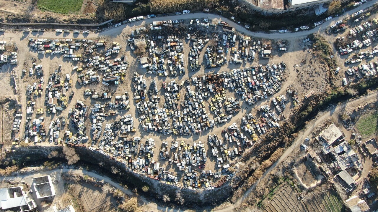 Foto - Esad rejiminin el koyduğu binlerce araç bakın ne halde bulundu!