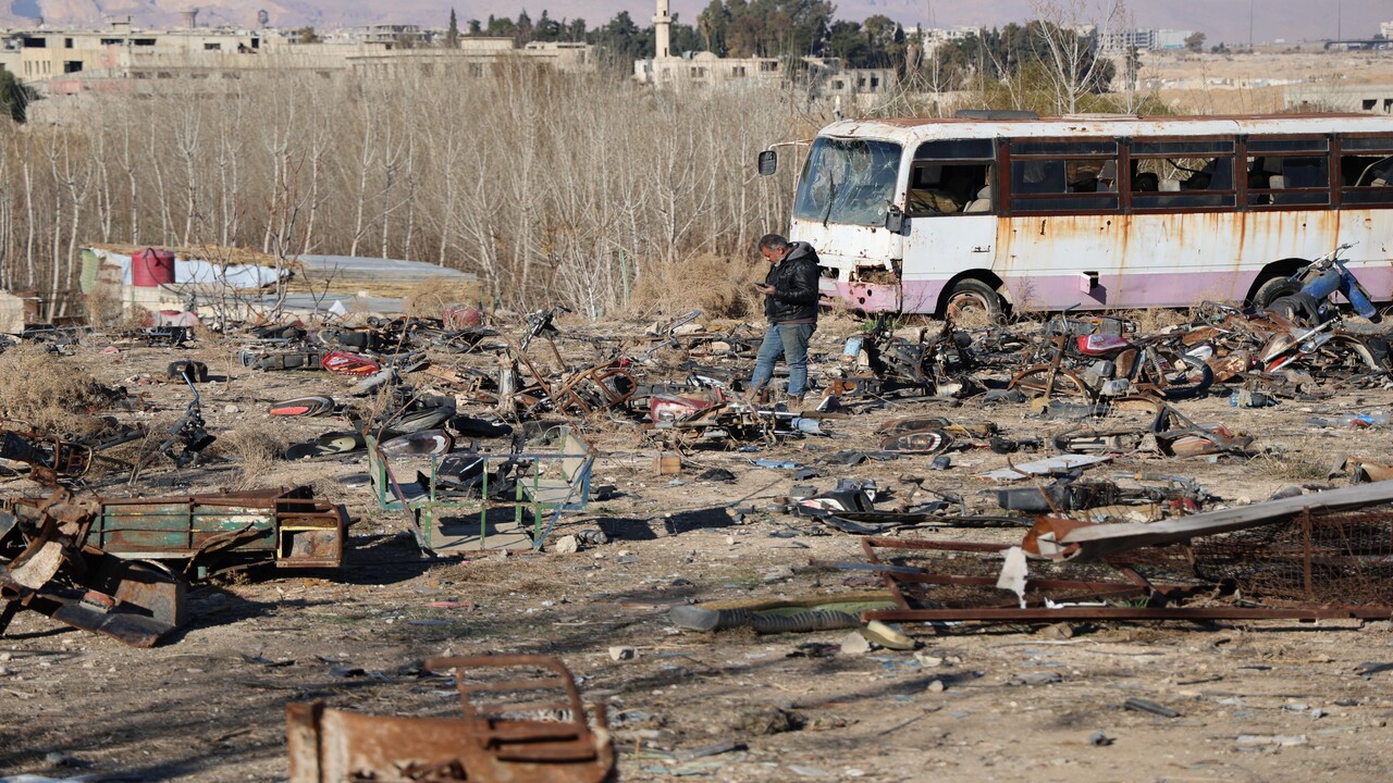 Foto - Esad rejiminin el koyduğu binlerce araç bakın ne halde bulundu!