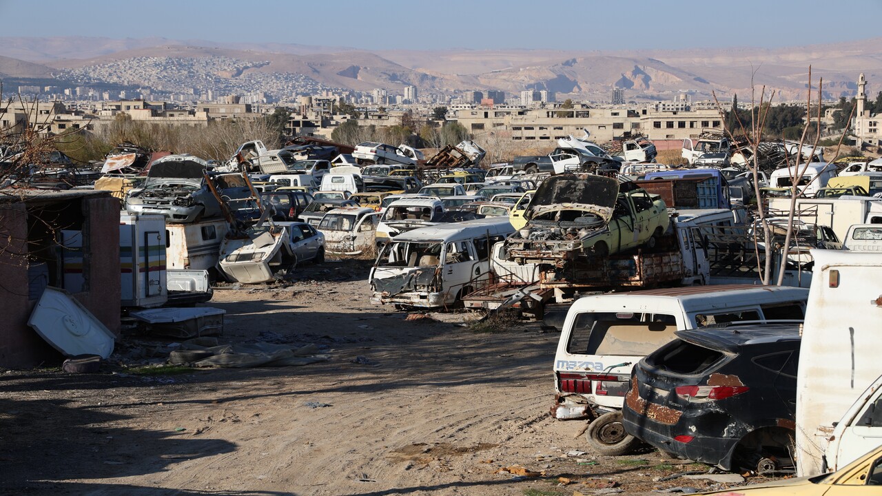 Foto - Esad rejiminin el koyduğu binlerce araç bakın ne halde bulundu!