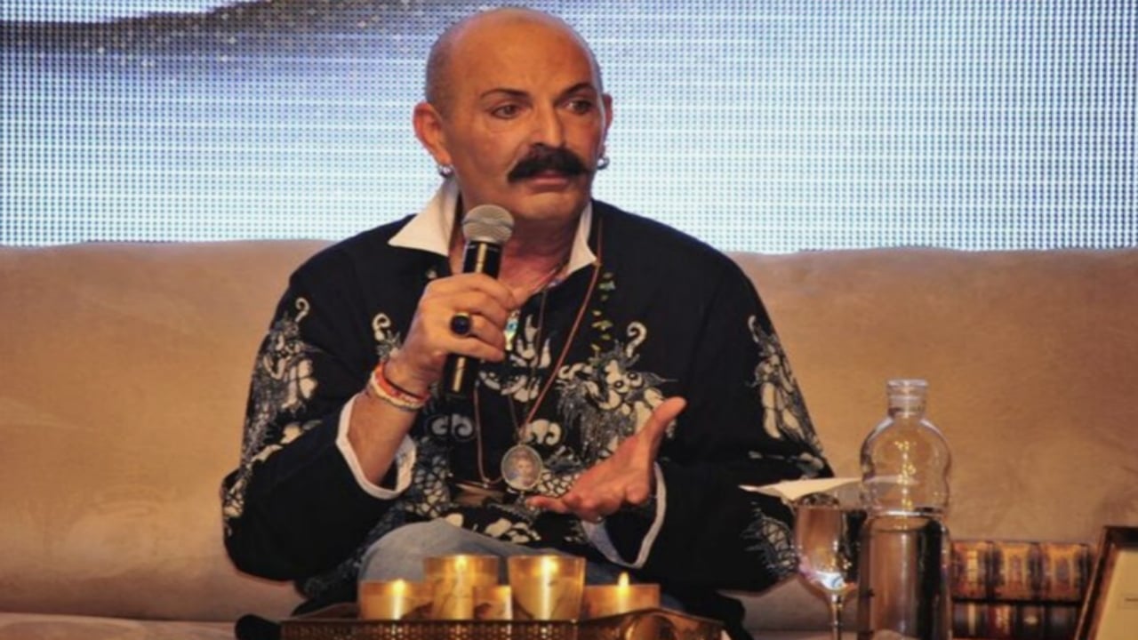 Eşcinsel modacı Cemil İpekçi’den skandal vasiyet çıkışı! Tepki çekince Kur’an’ın arkasına saklanmaya kalktı
