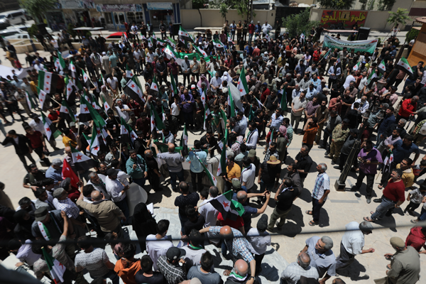 Esed ve PKK'ya karşı sokağa indiler! TSK'yı çağırdılar