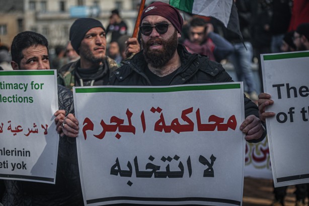 Foto - Esed'e karşı ayağa kalktılar