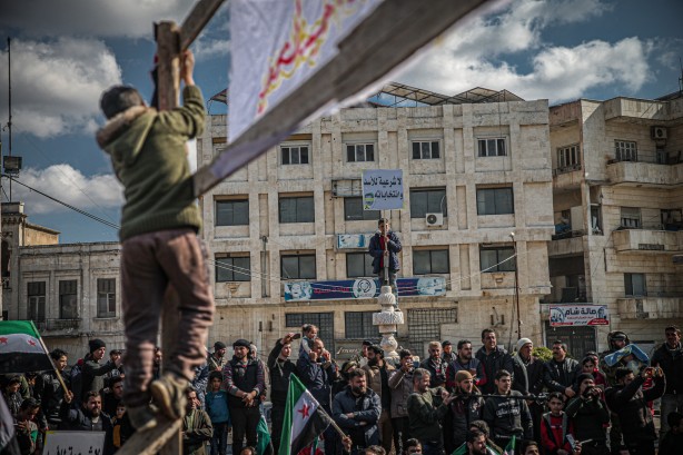 Foto - Esed'e karşı ayağa kalktılar