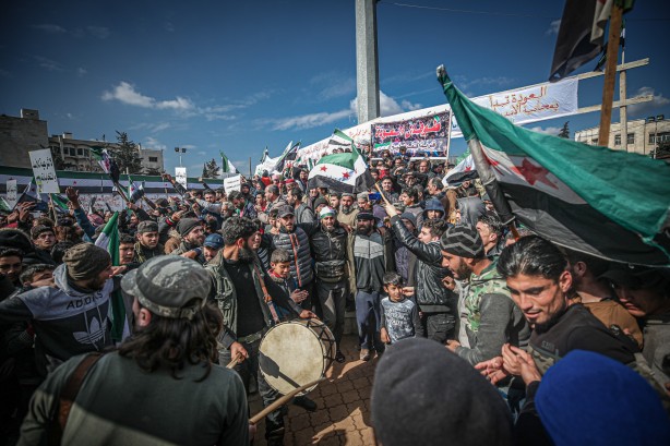 Foto - Esed'e karşı ayağa kalktılar