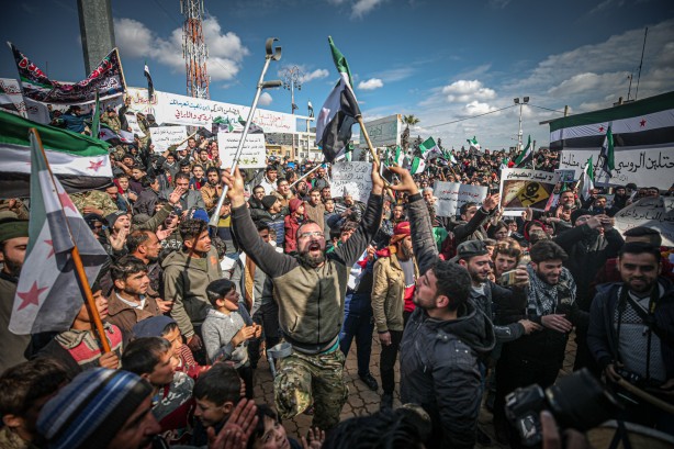 Foto - Esed'e karşı ayağa kalktılar