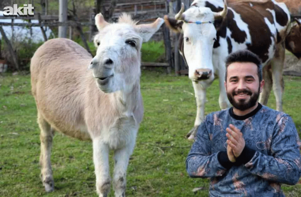 Foto - Eşekle arkadaşlığı herkesi kıskandırıyor