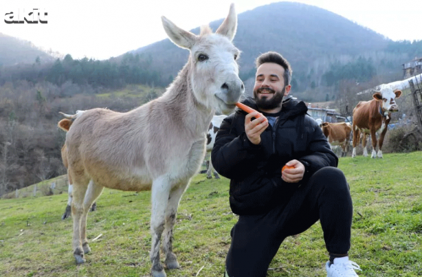 Foto - Eşekle arkadaşlığı herkesi kıskandırıyor