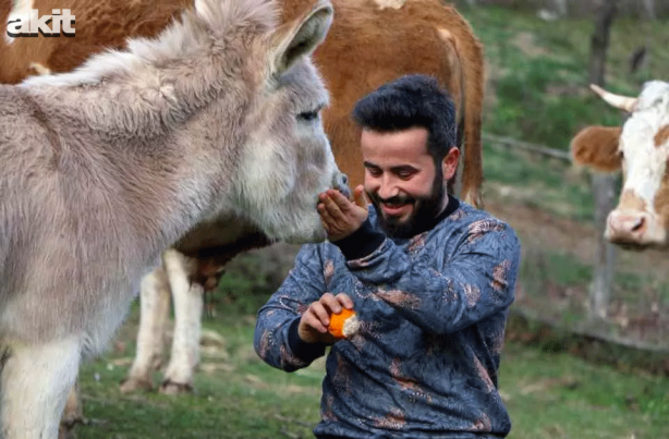 Foto - Eşekle arkadaşlığı herkesi kıskandırıyor