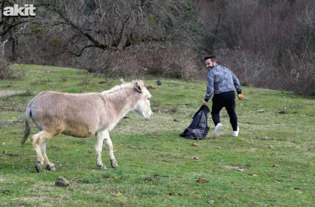 Foto - Eşekle arkadaşlığı herkesi kıskandırıyor