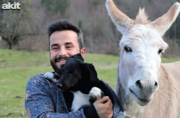 Foto - Eşekle arkadaşlığı herkesi kıskandırıyor