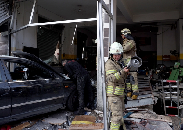 Foto - Esenler'de iş yerinde patlama! Çok sayıda yaralı var