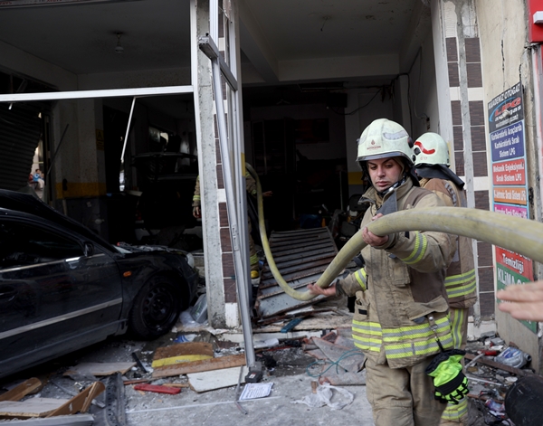 Foto - Esenler'de iş yerinde patlama! Çok sayıda yaralı var
