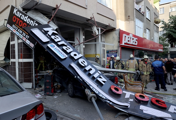 Foto - Esenler'de iş yerinde patlama! Çok sayıda yaralı var
