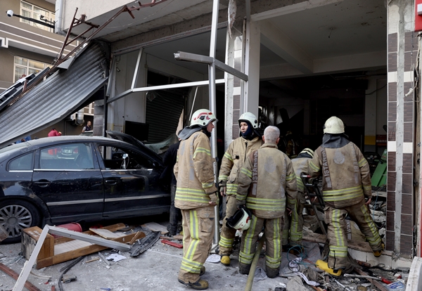 Foto - Esenler'de iş yerinde patlama! Çok sayıda yaralı var