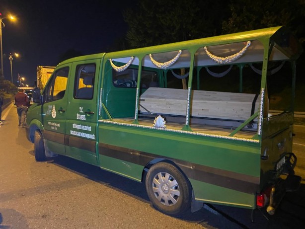 Foto - Esenler'de kamyonun çarptığı kadın hayatını kaybetti