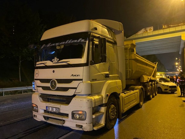 Foto - Esenler'de kamyonun çarptığı kadın hayatını kaybetti