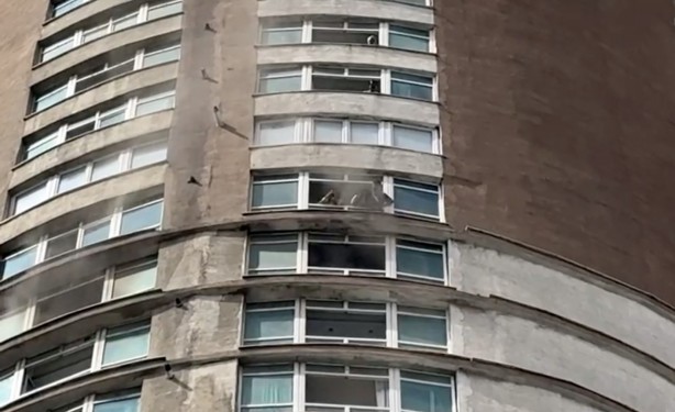 Foto - Esenyurt'ta 33 katlı binada yangın! Mahsur kalanlarlar var!