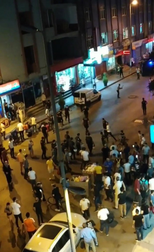 Foto - Esenyurt'ta dehşet anları! Döner bıçağıyla ortalığı birbirine kattı