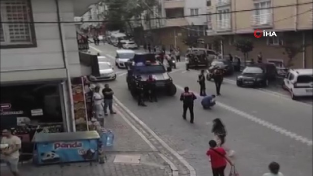 Esenyurt'ta güpegündüz silahlı saldırı! Dükkanının önünde vurup kaçtılar
