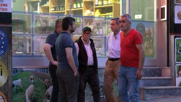 Foto - Esenyurt'ta güpegündüz silahlı saldırı! Dükkanının önünde vurup kaçtılar