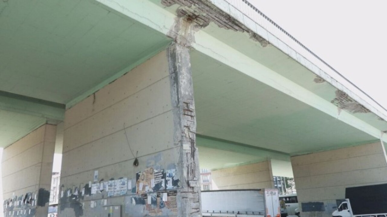 Foto - Esenyurt’ta korkutan görüntü! Köprü 'ben göçüyorum' diyor