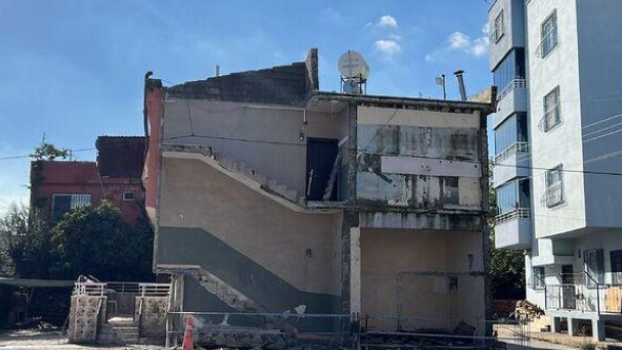 Foto - Eşi ve iki kızını Hatay depreminde kaybetmişti: Depremden sağ çıkan usta tadilat yaptığı evde öldü