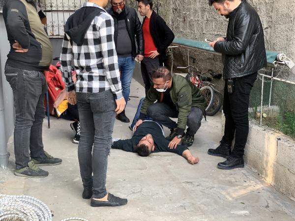 Foto - Eşine kızıp damdan atladı, komşusunun üzerine düştü!