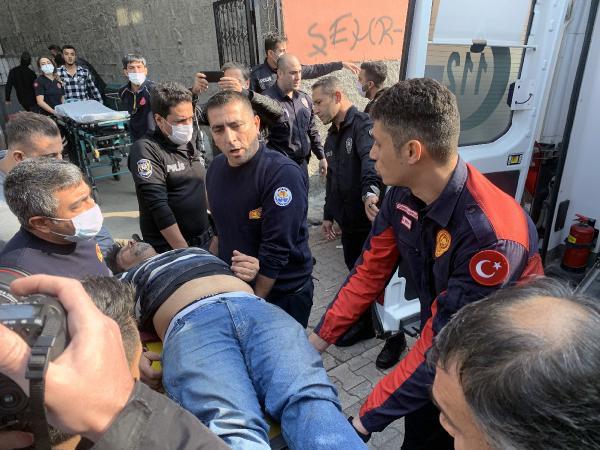 Foto - Eşine kızıp damdan atladı, komşusunun üzerine düştü!