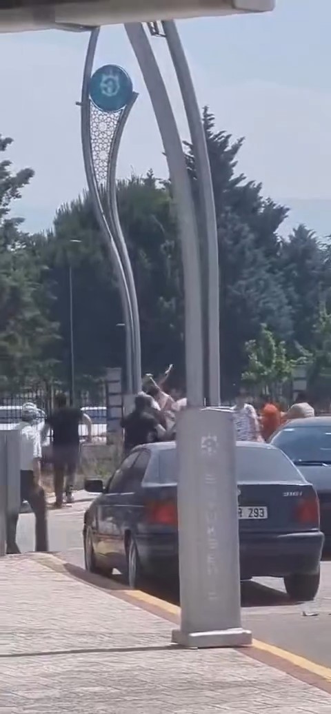 Eşine şiddet gösteren adamı dövenlerin iş yerleri basıldı