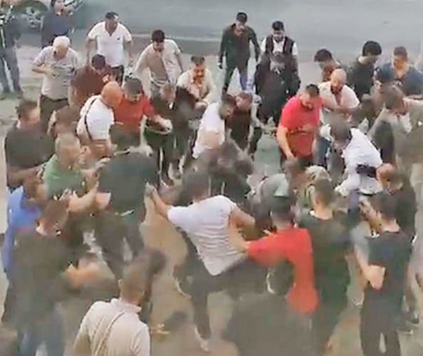 Foto - Eşini bıçakladı, yerde sürükledi ve linç edildi