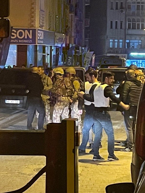 Foto - Eşini ve çocuklarını rehin aldı