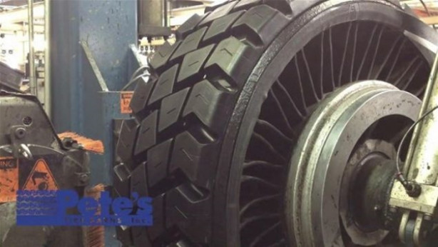 Foto - Eski araba lastiğini öyle bir hale getirdi ki!