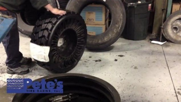 Foto - Eski araba lastiğini öyle bir hale getirdi ki!