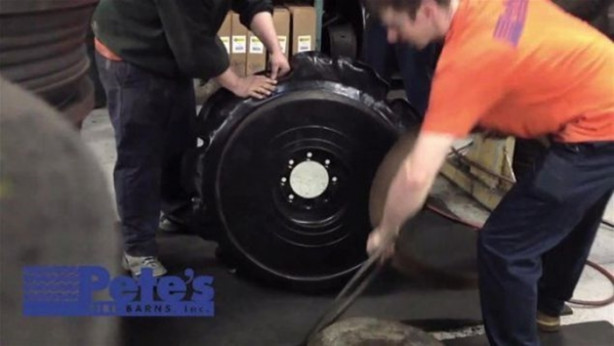 Foto - Eski araba lastiğini öyle bir hale getirdi ki!