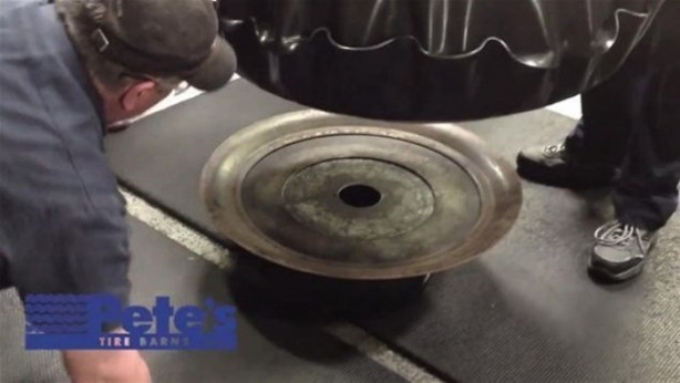 Foto - Eski araba lastiğini öyle bir hale getirdi ki!