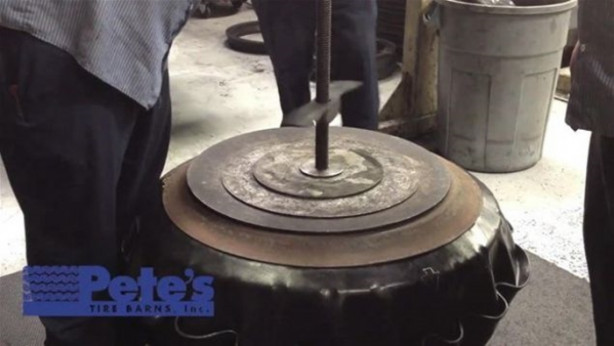 Foto - Eski araba lastiğini öyle bir hale getirdi ki!