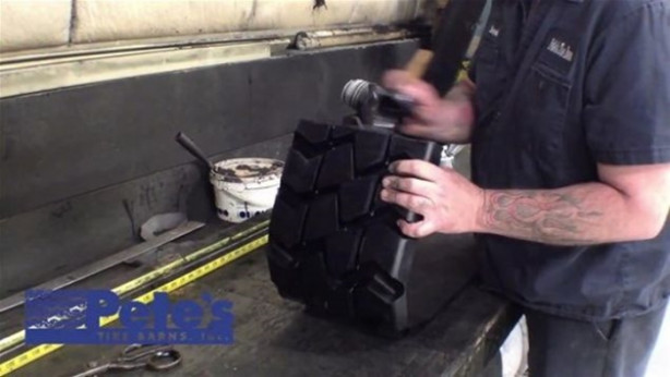 Foto - Eski araba lastiğini öyle bir hale getirdi ki!