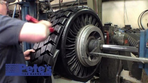 Foto - Eski araba lastiğini öyle bir hale getirdi ki!