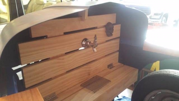 Foto - Eski araba parçalarından mobilya üretti!