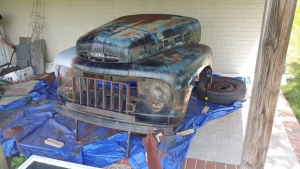 Foto - Eski araba parçalarından mobilya üretti!