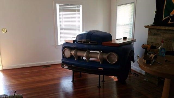 Foto - Eski araba parçalarından mobilya üretti!