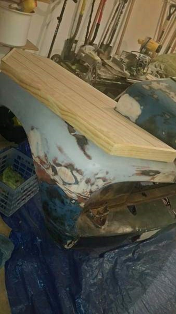 Foto - Eski araba parçalarından mobilya üretti!