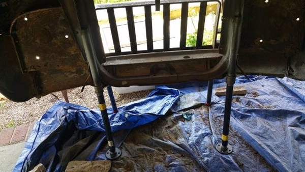 Foto - Eski araba parçalarından mobilya üretti!