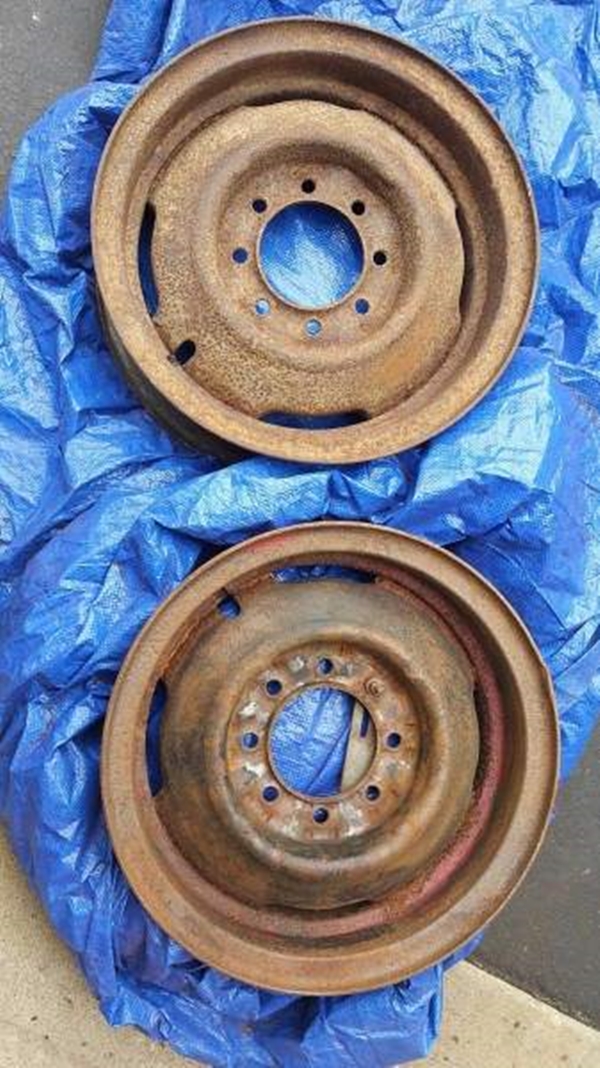 Foto - Eski araba parçalarından mobilya üretti!