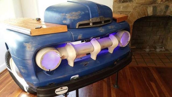 Foto - Eski araba parçalarından mobilya üretti!