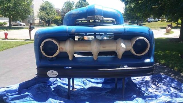 Foto - Eski araba parçalarından mobilya üretti!