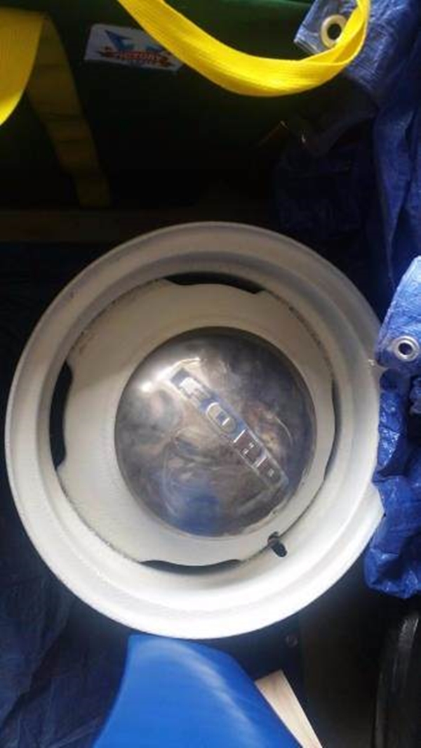 Foto - Eski araba parçalarından mobilya üretti!